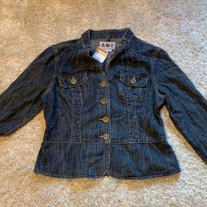 NEW WOMEN’S CROPPED DENIM JACKET W/PEPLUM WAIST M